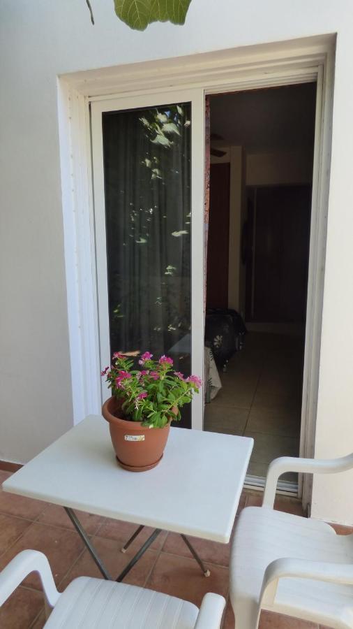 Kalampakas Guesthouse Larnaca Ngoại thất bức ảnh