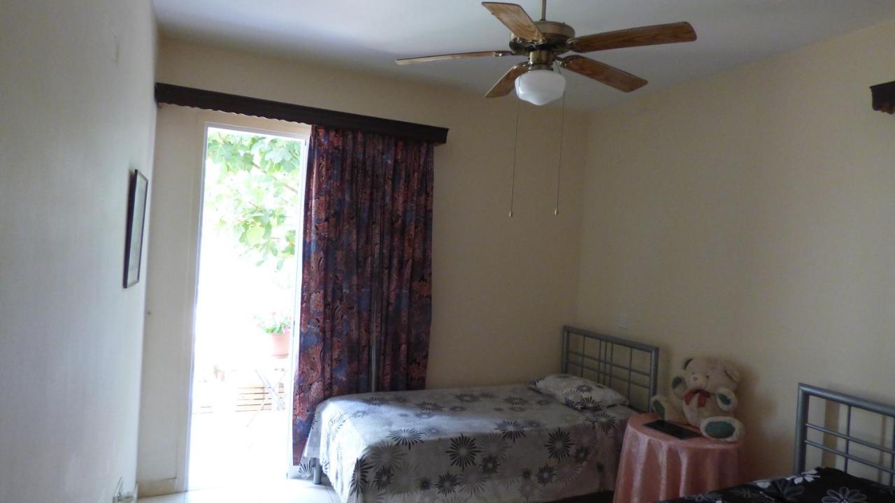 Kalampakas Guesthouse Larnaca Ngoại thất bức ảnh